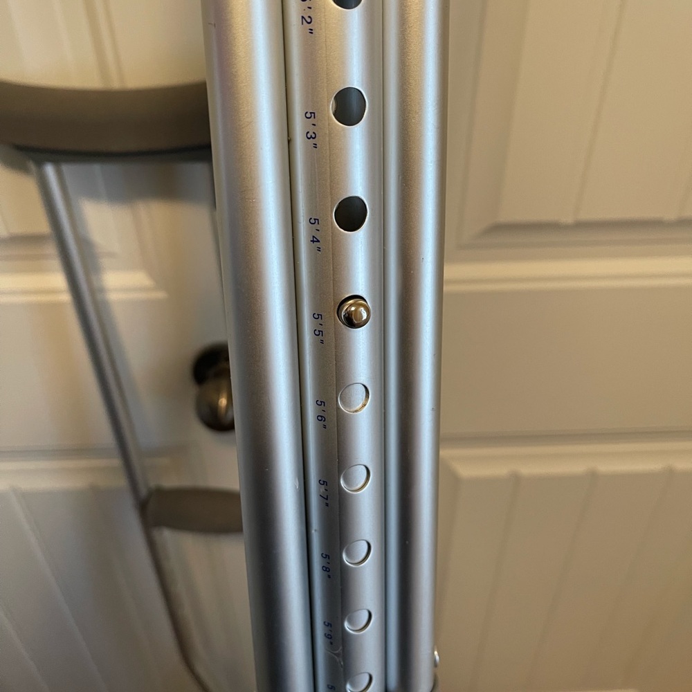 Crutches 5’2’’ to 5’10’’